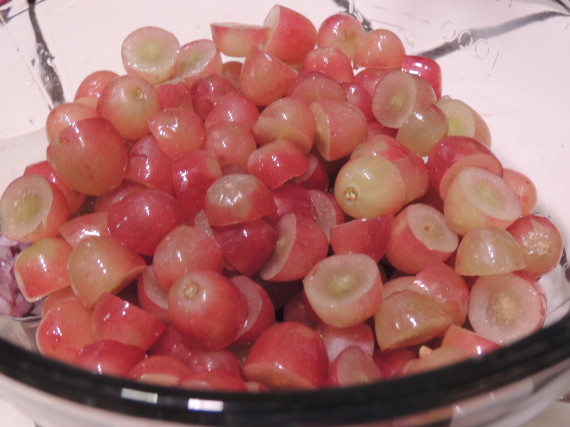 4 cups red grapes